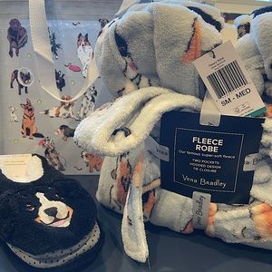Vera Bradley “Dog Show” NWT BATH ROBE AND SLIPPERS